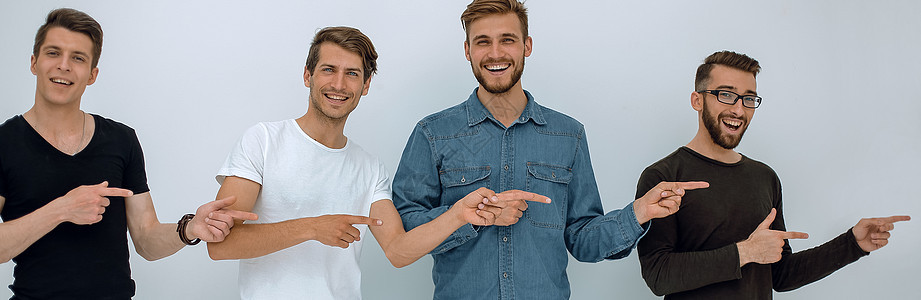 一群欢乐的朋友将手指伸向另一边青年友谊团队学生横幅木板男性喜悦海报教育图片