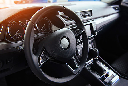 现代车内仪表板和方向盘车速车辆发动机灯光控制板乐器力量司机转速运输图片