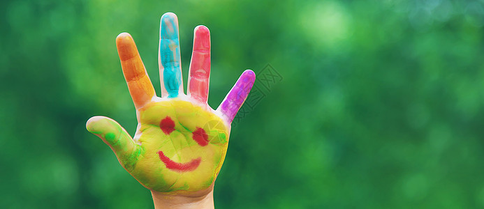 孩子们在夏天的色彩中牵手 有选择地集中精神幼儿园画家艺术幸福教育横幅工艺快乐艺术家学习图片