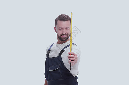 男性身穿长裤 用建筑胶带测量 在白色上隔绝修理工乐器领班手势承包商高度工作工具厘米修理图片