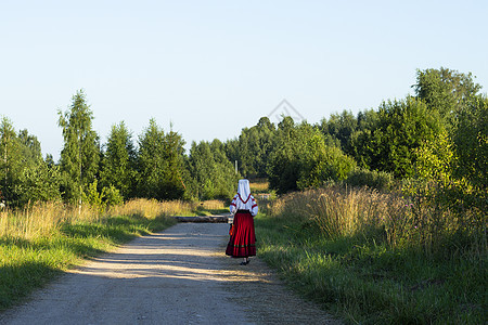 村里的人 在俄罗斯的民谣节上休息男性节日女士娱乐个性居住仪式中年人民间音乐图片