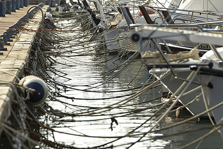 浮游渔船海洋钓鱼反射绳索漂浮旅行海浪港口游艇码头图片