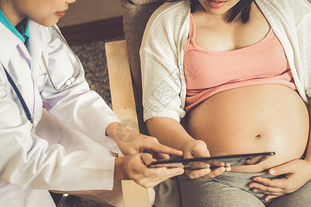 医院的孕妇和妇产科医生电脑分娩病人诊所妇科胚胎治疗腹部女性子宫图片