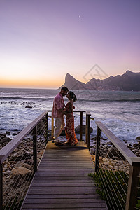 在南非开普敦度假的阳台日出时喝咖啡的男女夫妇 南非开普顿房间公寓楼夫妻旅行男人奢华女士小屋酒店旅游图片
