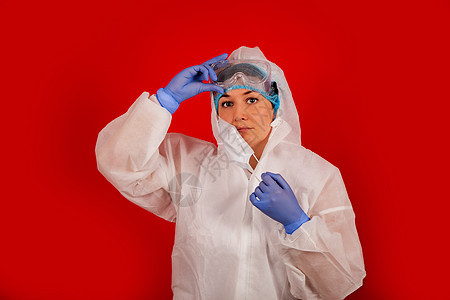 在抗冠状病毒保护性诉讼案中的女医生 医务人员 预防设备 医疗人员化学品微生物学生物学细菌实验室疫苗病痛危险药品套装图片