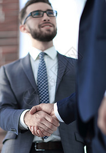 男商务人士握手 商业概念商务人士们握手同事交易招聘合作会议问候语协议女性面试办公室图片