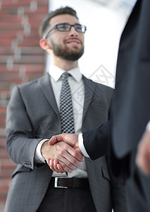 男商务人士握手 商业概念商务人士们握手交易职业伙伴女性人士公司会议保险办公室面试图片