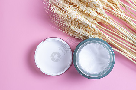 由小麦和大麦制成的天然化妆品谷物桌子皮肤花束美容粮食身体浴室作品产品图片