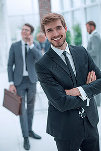 站在现代办公室的有笑着的商务人士商业领导经理合作管理人员顾问伙伴银行公司咨询图片