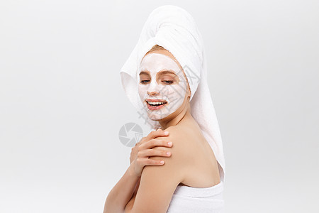 白底带面罩的漂亮女人手术奶油女士洗澡面具护理保湿沙龙外科女孩图片