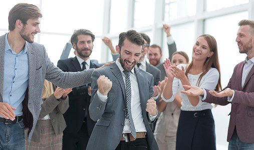 商业团队欢庆他们的盛大领导者管理人员优胜者人士团体会议老板公司胜利商务职业图片