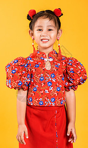 亚裔中国小女孩笑着穿着红长相快乐海报金子传统文化女士幸福节日裙子假期图片