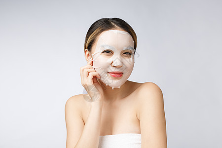 斯帕 医疗 亚洲女孩 用白色的化妆面罩隔离女士护理床单房间枕头皮肤温泉治疗卧室化妆品图片