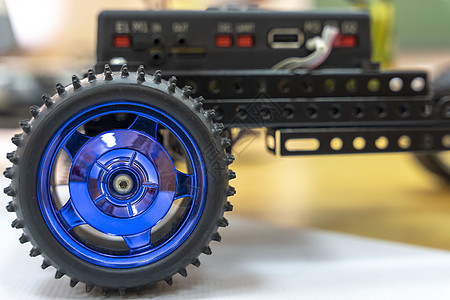 儿童可编程的机器人车 以轮式平台的形式处理器创新机器玩具发明车轮设计师研究实验室学习图片