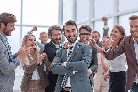 商业团队欢庆他们的盛大领导者优胜者成功团体雇主管理人员职业同事商务掌声胜利图片