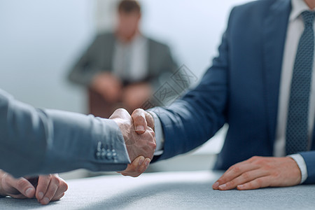 商业界人士互相握手 彼此握手合伙成功团队男性商务交易经理客户战略办公室图片
