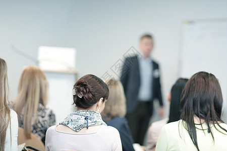 一名商务人士在商业研讨会上发言的背景形象 见ACN 9WG IIIWP 39木板观众教育简报老师房间中心国会训练扬声器图片