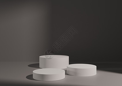 三个浅灰色讲台或站在深灰色背景上进行产品展示 产品展示 3D 渲染模型的最小组合 窗光来自右侧背景图片
