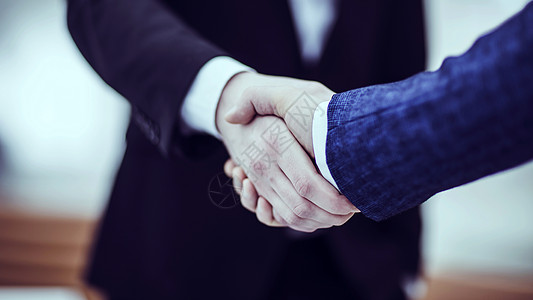 可靠伙伴关系的概念 商业伙伴握手人员人士合伙友谊办公室手势合同外交力量协议图片