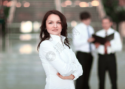 自信的商业女性背景办公室的肖像画工作员工男性女孩人士职业领导同事企业家职员图片