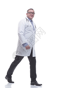 充满信心的男医生往前走 向前推援助保健从业者卫生保险男性治疗师成人药品微笑图片