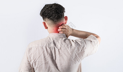 颈部疼痛和压力概念 颈部肌肉疼痛的男性 颈部疼痛男性的特写 孤立背景下颈部疼痛的男性治疗脊椎脖子小样保健整脊背痛痛苦男人身体图片