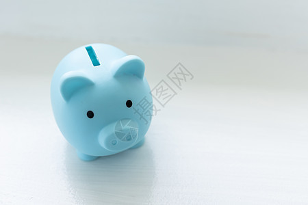 白背景的小猪银行 货币储蓄图片
