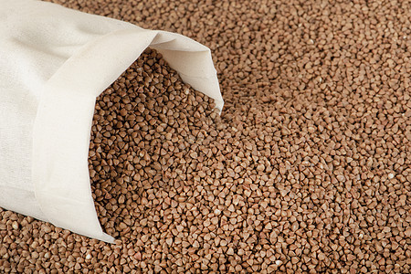 Buckwheat 收获 农业歉收 粮食短缺 世界饥饿 一袋棕色背景的黄麦市场生产价格危险危机企业营销出口食物商业图片