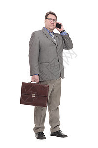 拥有智能手机的正经生意人 他是一个聪明的商务人士广告牌成人商务领带商业管理人员企业家套装工人经理图片