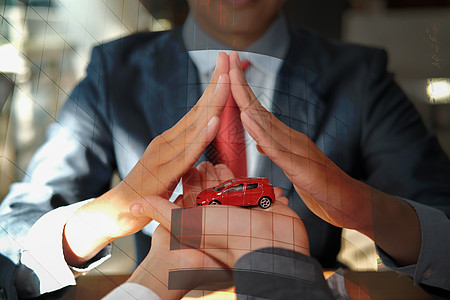 手保护汽车模型 汽车保险 安全与保障概念贷款代理人庇护所经纪人男人男性商业保险投资销售图片