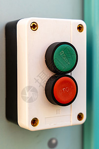 启动和特写设备所用的绿按钮和红绿按钮机器圆形红色工具控制板公用事业电子硬件控制活力图片