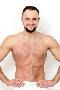 在毛发之前和之后 都用裸露的胸膛的人身体化妆品脱毛男性护理美容师头发肌肉成人皮肤图片