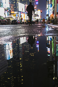 纽约市街头夜间活动晚间时代运输交通广场反射天际人群街道城市旅行图片