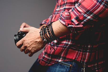 手腕上的手镯手工纹饰装饰品宝石男人漩涡姿势黑色石头珠子图片