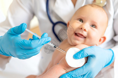 给婴儿接种疫苗 在手臂上注射 有选择的焦点治疗药品注射器肌肉流感孩子保健童年医生病人图片