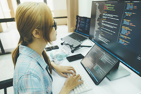 程序员是编码和编程软件语言工作屏幕体验网站软件工程师代码测试员编码员应用图片