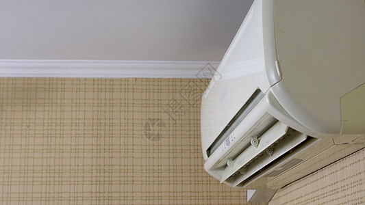 室内的空调可以调节房间的温度 空调自动开机 关上门来接住它! -好的背景图片