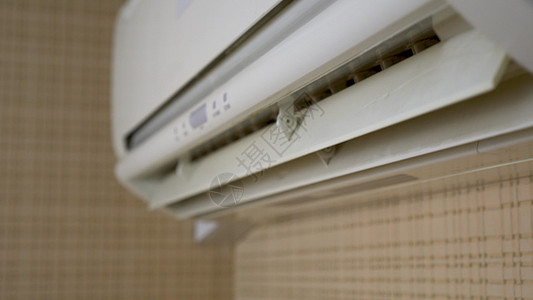 室内的空调可以调节房间的温度 空调能工作 关上门来接住它!背景图片