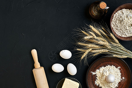 黑厨房餐桌上的面食烹饪素材 顶视图带有文字空间黑板糕点食物面条小麦木板餐具美食蛋糕石头图片