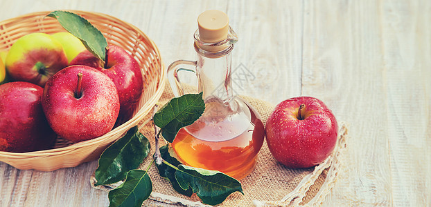 瓶子里的苹果醋醋 有选择的焦点损失重量生态桌子敷料收成康复国家烹饪餐巾图片