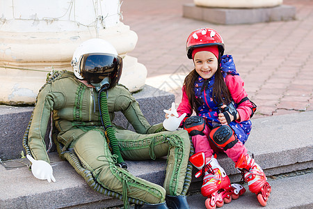 装充气飞机驾驶员的雕塑轮胎标识旅行宇航员空气快乐飞行员头盔气球空格处图片