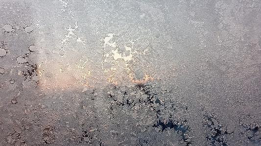 冬天窗玻璃上的冰霜纹理 冬蓝和粉红色的冰晶季节结晶雪花摄影气候脆弱性阳光水晶磨砂寒意图片