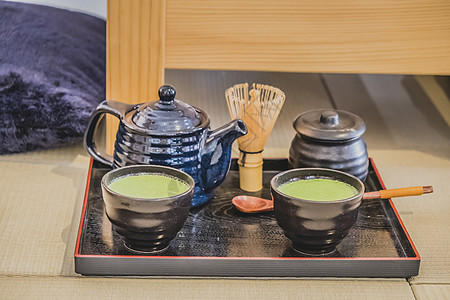 传统仪式由茶壶 茶杯 茶杯 茶刷等组成 并装满了绿茶叶美食杯子竹子文化地面粉末植物药品石头香气图片