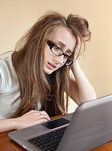 计算机电脑问题技术工作挫折压力女士失败情感白色惊喜眼镜图片