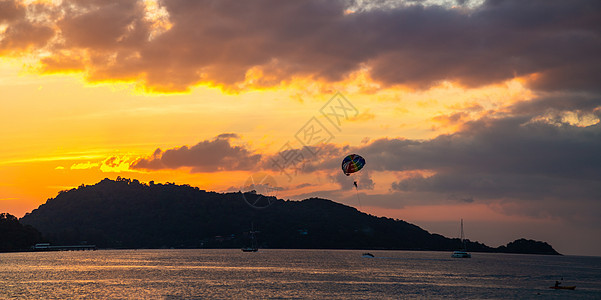 泰国普吉省巴东海滩日落风景晴天支撑阳光热带海岸假期海景天堂海滩闲暇图片