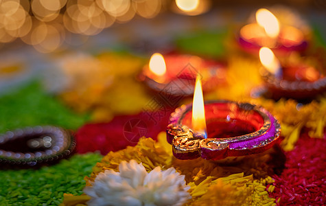 Diwali是印度教徒 Jains 锡克教徒和一些佛教徒庆祝灯光的节日庆典油灯火焰装饰品宗教假期黑暗蜡烛天后仪式图片