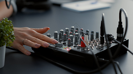 调控音频混音器按钮和按钮电的高清图片素材