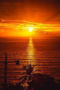 泰国普吉省巴东海滩日落风景晴天海洋天堂太阳棕榈蓝色天空海滩天线阳光图片