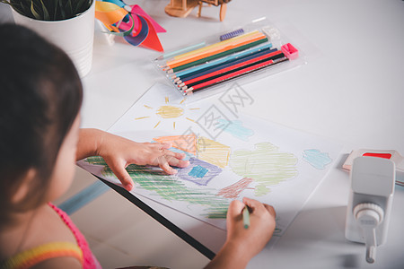 小女孩色彩多彩的绘画风景 我梦中的家梦写在纸上托儿所创造力女儿教育铅笔艺术幸福天空房子卡通片图片
