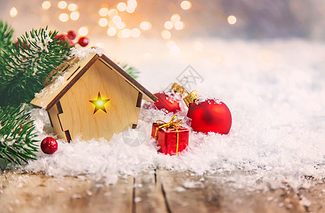 圣诞装饰品 新年雪屋 有选择性的焦点横幅装饰风格框架庆典桌子雪花礼物松树背景图片
